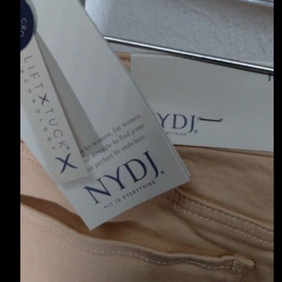 NYDJ Stretch Peach Capri Pants Size 10 Like New W/ Tags Lift Tuck - Picture 2 of 3